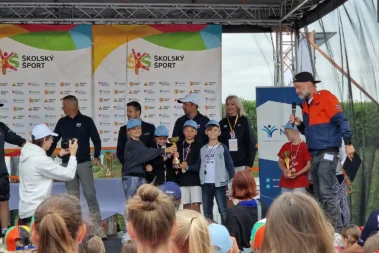 deti trénujú golf v detskej golfovej akadémii