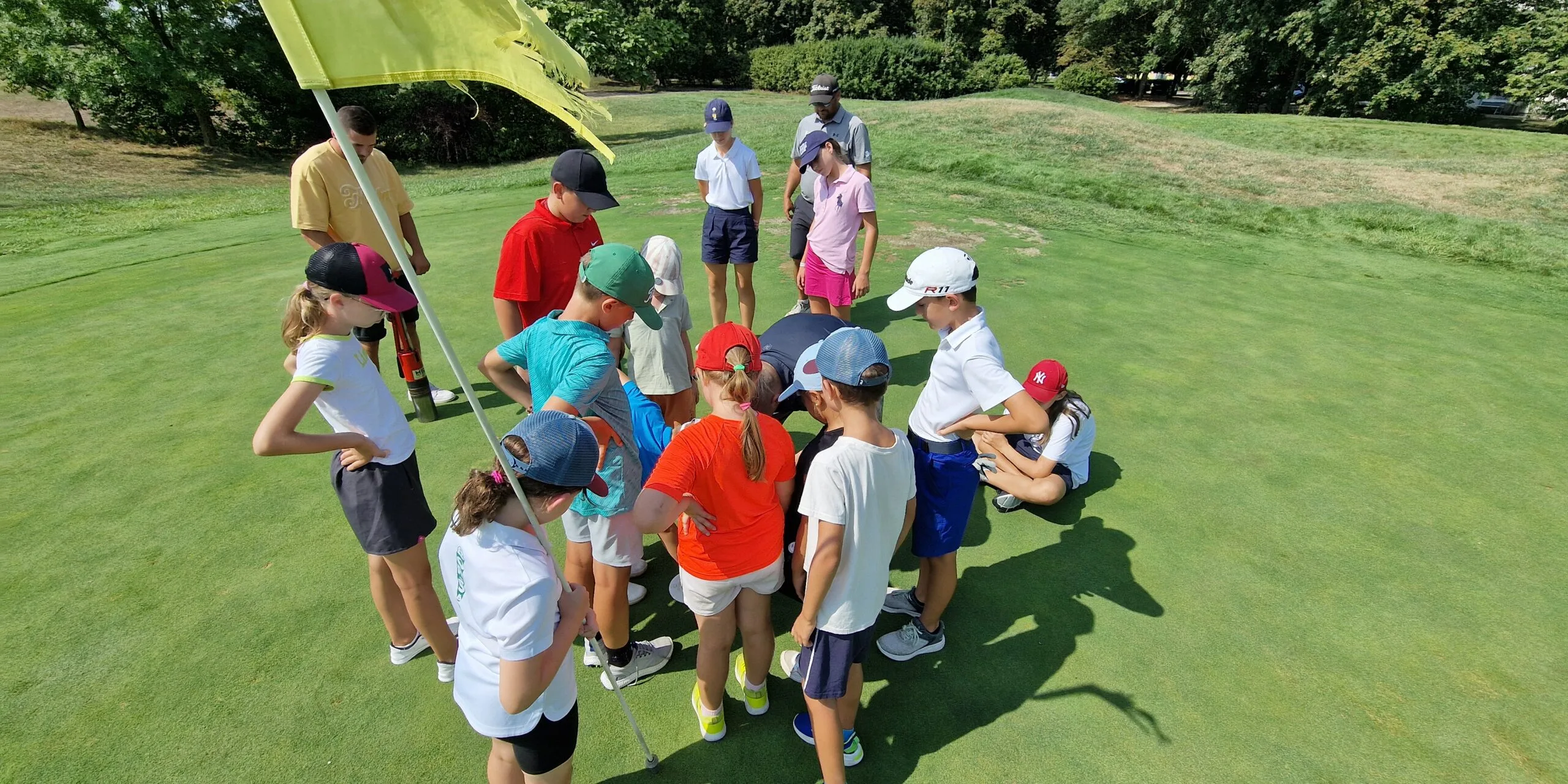 20240829_134532 deti trénujú golf v detskej golfovej akadémii