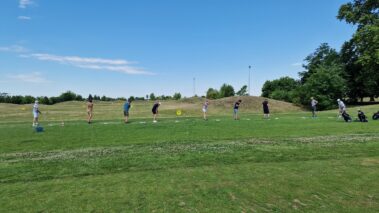 trénovanie golfového odpalu na tréningu – golfový kurz Slovensko