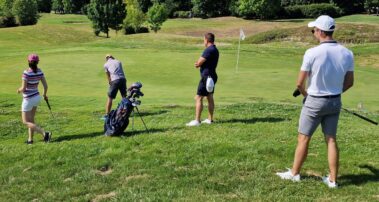 trénovanie golfového odpalu na tréningu – golfový kurz Slovensko